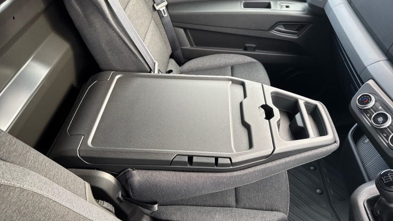 Renault Master Mwb Diesel Fwd MM35 Blue dCi 130 Advance Medium Roof Van